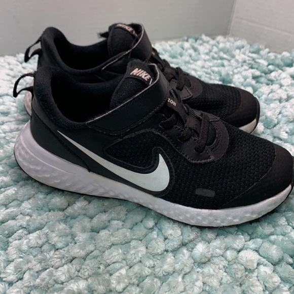 Nike Revolution Black & White Athletic Training Running Sneakers Girls Boys Run - Picture 14 of 16